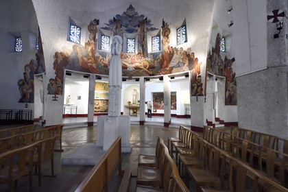 France, Alpes-Maritimes (06), Nice, église Sainte-Jeanne-d'Arc (1913-1933), les fresques intérieures d'Eugène Klementieff s'inspirent du cubisme, des icônes orthodoxes et du Quattrocento