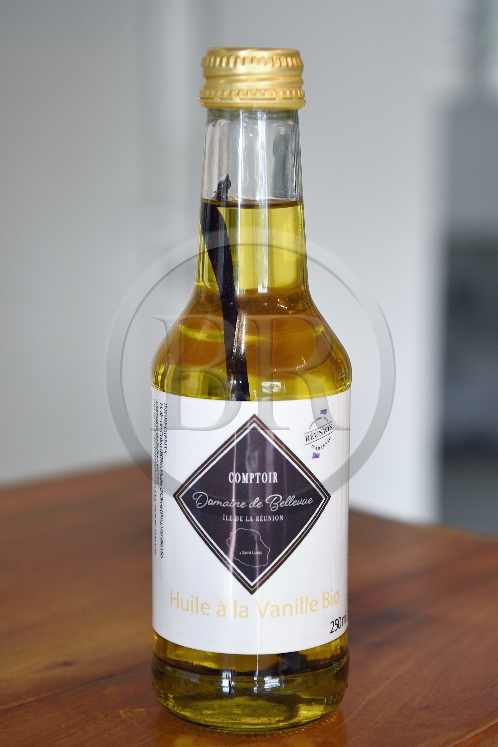 France, Ile de la Reunion, Saint-Louis, boutique Le Comptoir de la Vanille, huile à la vanille biologique du Domaine de Bellevue
