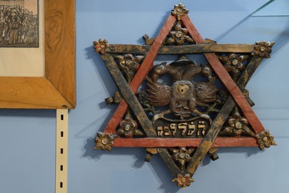 France, Bas-Rhin (67), Strasbourg, vieille ville classée au Patrimoine Mondial de l'UNESCO, le musée Alsacien, culture des Juifs d'Alsace, présentoir à matza