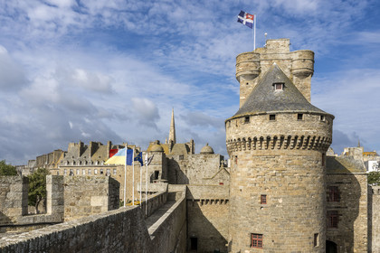 France, Ille et Vilaine, Cote d'Emeraude (Emerald Coast), Saint Malo, the castle of Saint-Malo (15th century) houses the Town Hall and Large Keep on which the city flag flies