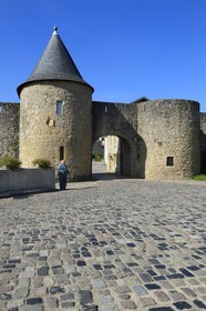 France, Moselle (57), Rodemack, labellisé Les Plus Beaux Villages de France, porte de Sierck