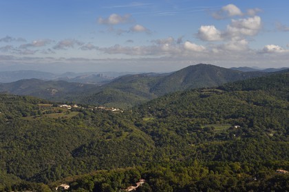 France, Var (83), Massif des Maures à l'Est de La Garde Freinet (vue aérienne)