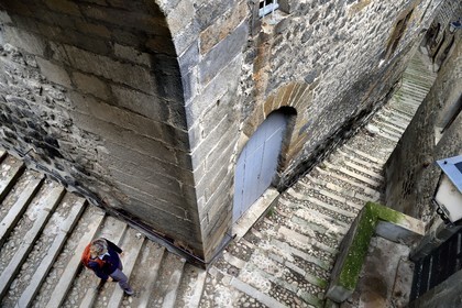 France, Haute-Loire (43), Le Puy-en-Velay, étape classée Patrimoine Mondial de l'UNESCO dans le cadre des chemins de Compostelle, ruelle en escalier, la montée du cloitre anciennement connue sous le nom d'escalier Boiteux