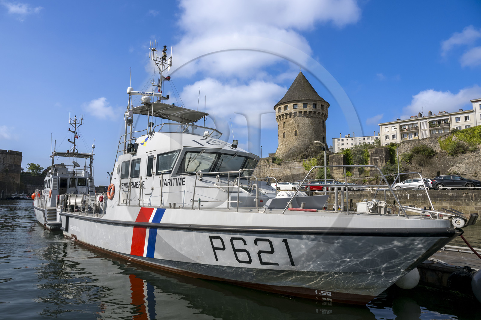 France, Finistère (29), Brest, l'arsenal, le port militaire est une base navale de la Marine nationale, et la Tour de la Motte-Tanguy en arrière plan