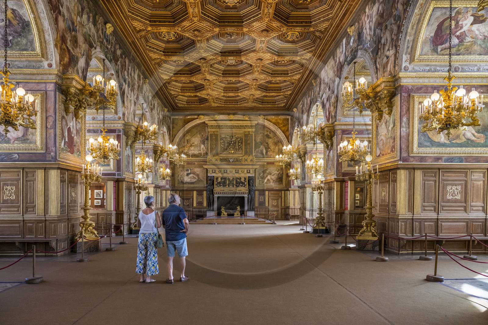 France, Seine-et-Marne (77), Fontainebleau, chateau de Fontainebleau, classé Patrimoine Mondial par l'UNESCO, la salle de bal avec un plafond à caissons décoré d'or et d'argent