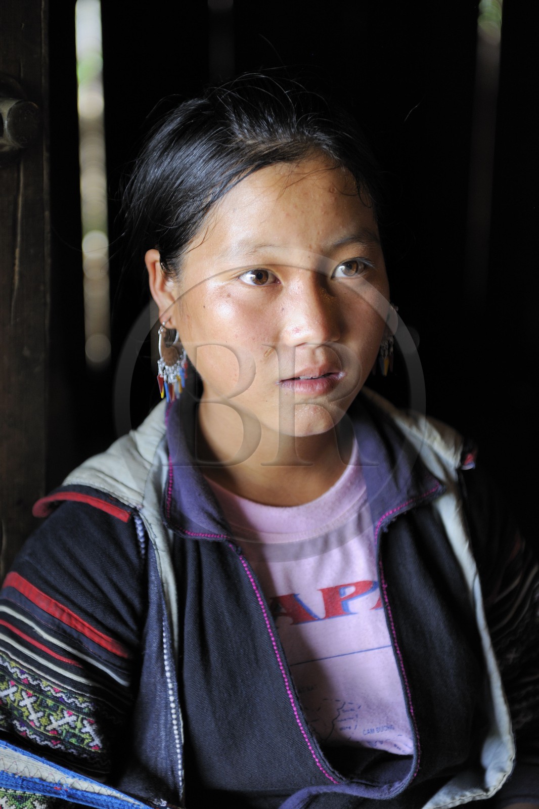 Vietnam, province de Lao Cai, région de Sapa, jeune fille de la minorité Hmong Noir