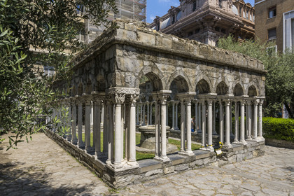 Italie, Ligurie, Gênes, cloitre datant du XIIème siècle de l’ancien couvent de Saint André