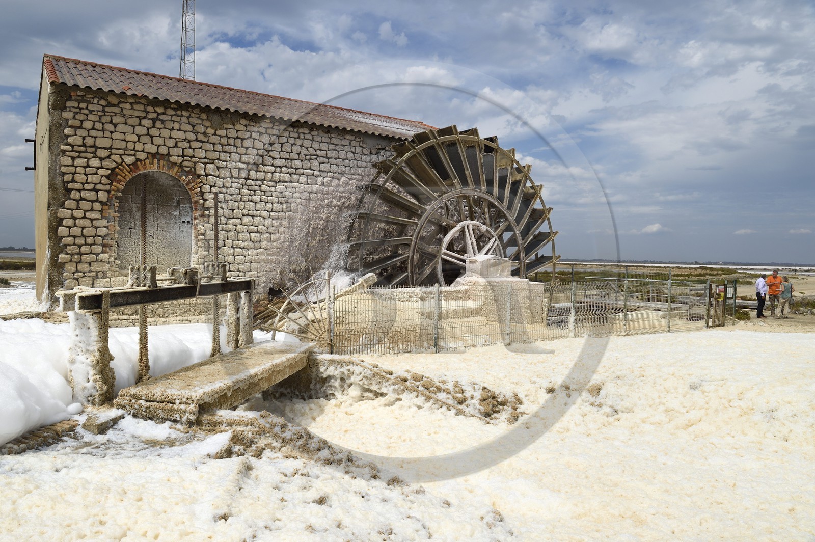 France, Bouches-du-Rhône (13), Camargue, Salin-de-Giraud, les salins du Midi, roue à aube de la station de pompage France, Bouches-du-Rhône (13), Camargue, Salin-de-Giraud, les salins du Midi, roue à aube de la station de pompage