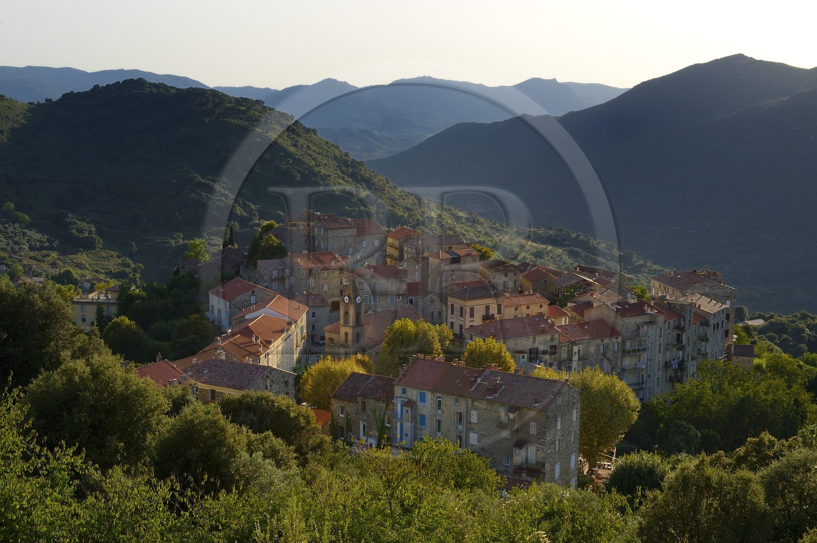 France, Corse-du-Sud (2A), Alta Rocca, Sainte-Lucie-de-Tallano (Santa Lucia di Tallà) et la vallée de la rivière Rizzanèse France, Corse-du-Sud (2A), Alta Rocca, Sainte-Lucie-de-Tallano (Santa Lucia di Tallà) et la vallée de la rivière Rizzanèse