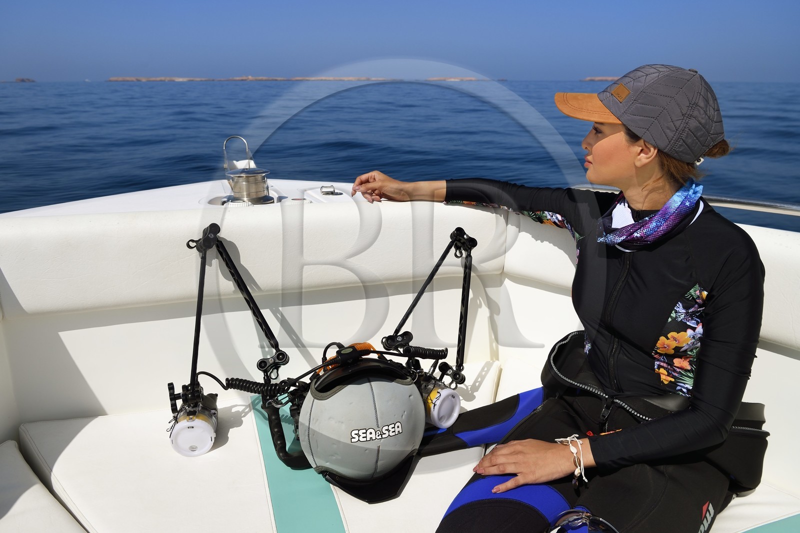 Sultanat d'Oman, gouvernorat de Mascate, réserve naturelle des Iles Daymaniyat, la photographe-plongeuse Maisa Al Hooti