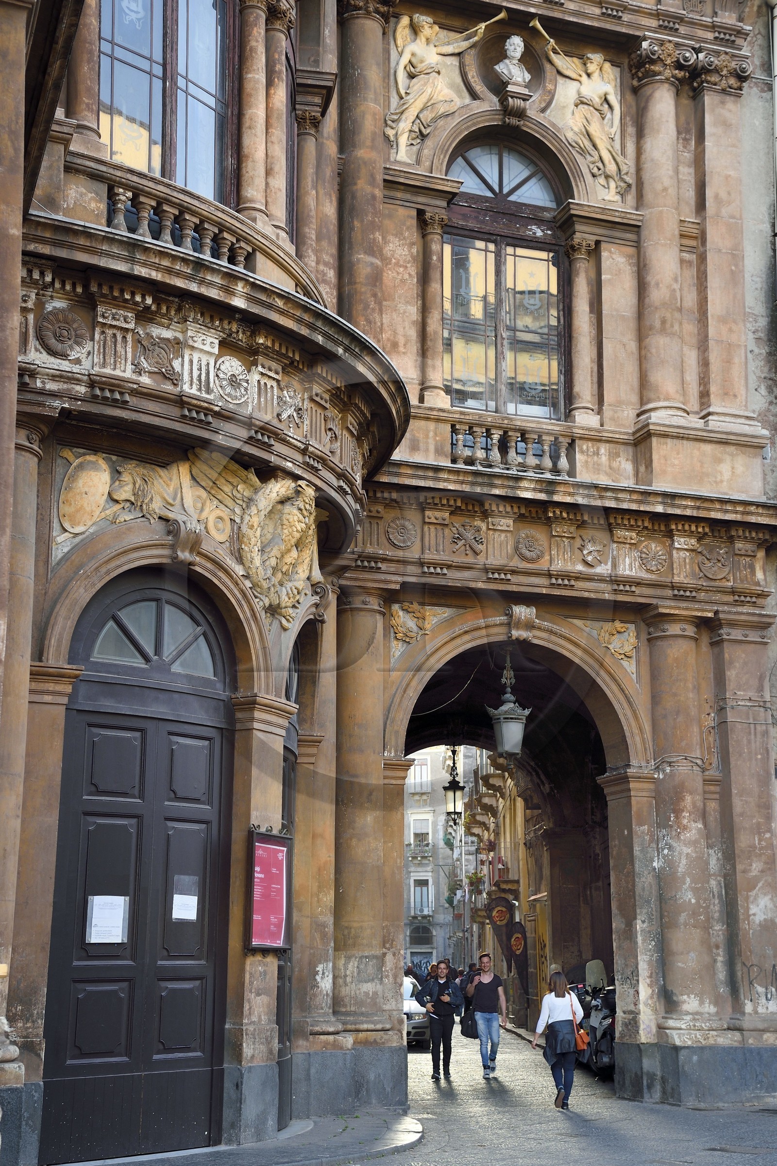 Italie, Sicile, Catane, ville baroque classée au Patrimoine Mondial de l'UNESCO, le Teatro Massimo Vincenzo Bellini est la principale salle d'opéra de Catane