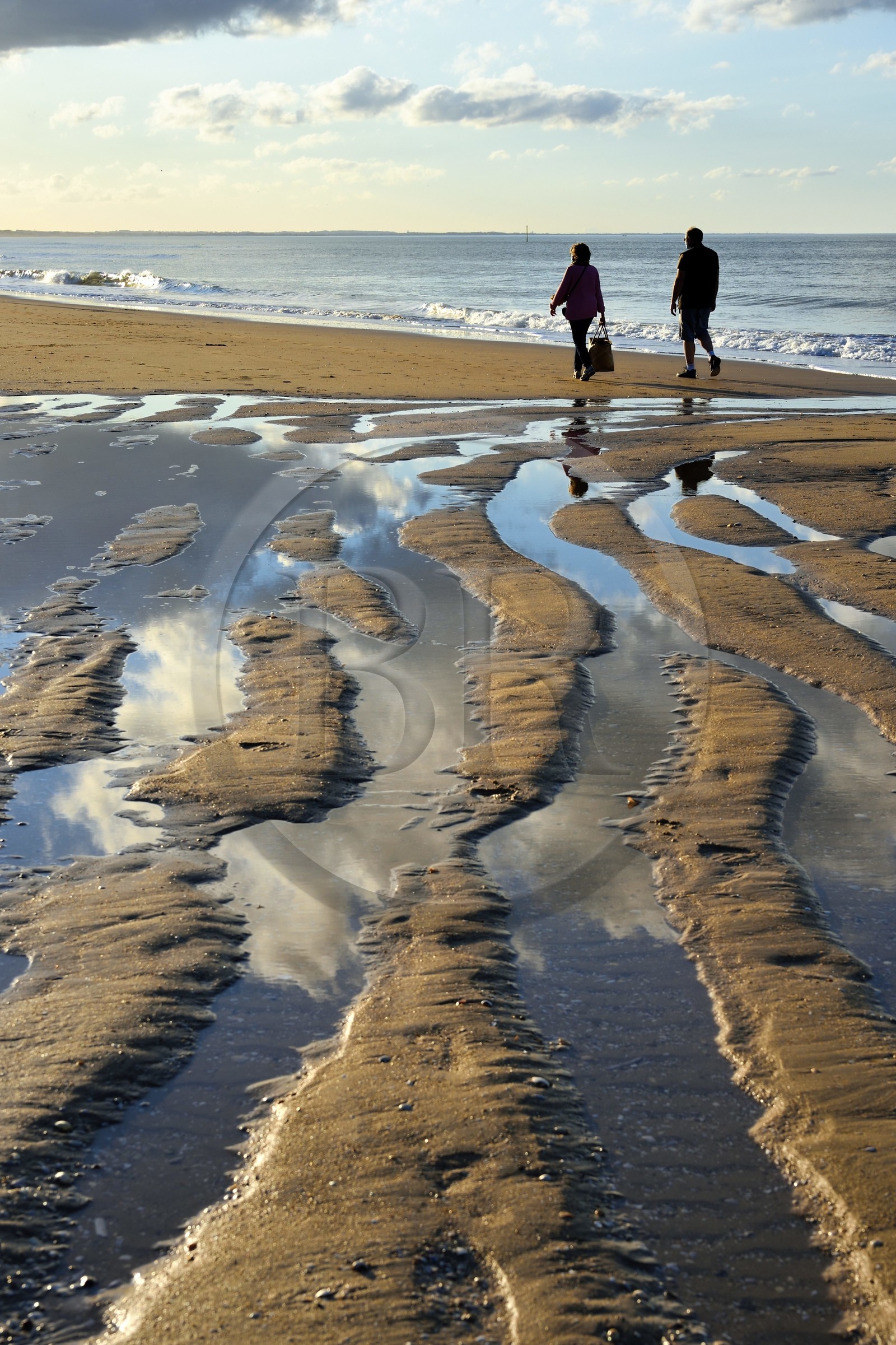 France, Calvados (14), Pays d'Auge, la côte Fleurie, Cabourg, promenade sur la plage de la station balnéaire France, Calvados (14), Pays d'Auge, la côte Fleurie, Cabourg, promenade sur la plage de la station balnéaire
