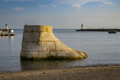 France, Loire Atlantique, Estuaire de la Loire, Saint Nazaire,  Estuaire open-air contemporary art collection, one of three monumental concrete sculptures The foot, the sweater and the digestive system created by the artists Daniel Bewar and Gregory Gicquel on the edge of the Quai de la Jetée