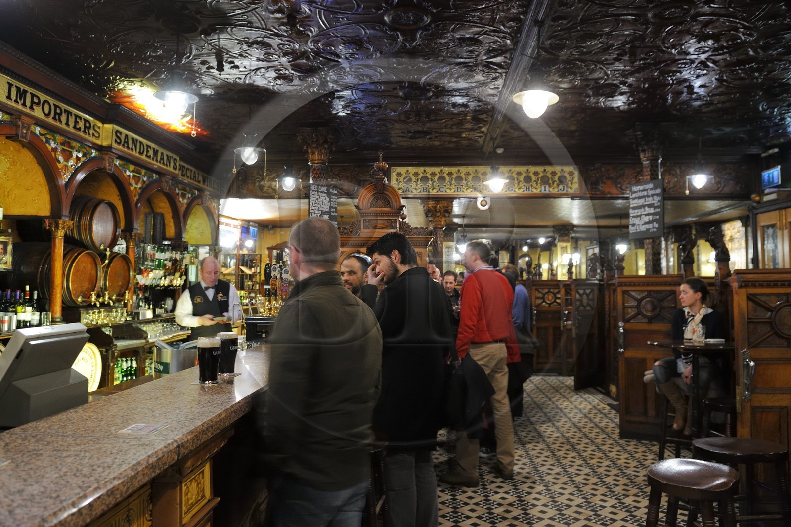 Royaume-Uni, Irlande du Nord, Belfast, le Crown Liquor Saloon fondé en 1826 est le seul pub à faire partie du National Trust (Monuments Historiques)