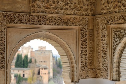 Espagne, Andalousie, Grenade, l'Alhambra, classé Patrimoine Mondial de l'UNESCO, le Généralife, Patio du Canal (Patio de la Acequia), vue sur le Palais de l'Alhambra