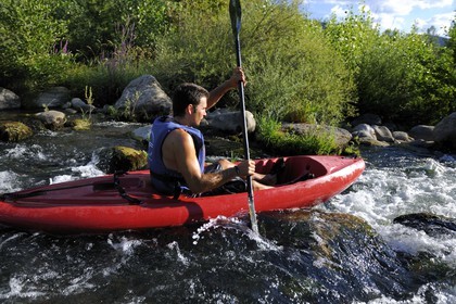 France, Herault, Orb valley, kayaking the river Orb at the moulin de Travassac next to Mons la Trivalle, Sylvain Cathala from Ateliers Rivière Randonnees