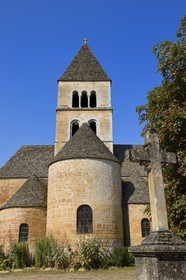 France, Dordogne (24), Périgord Noir, vallée de la Vézère, Saint-Léon-sur-Vézère, labellisé Les Plus Beaux Villages de France, l'église romane Saint-Léonce
