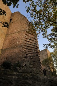 France, Haut-Rhin (68), les trois donjons d'Eguisheim dans le massif des Vosges
