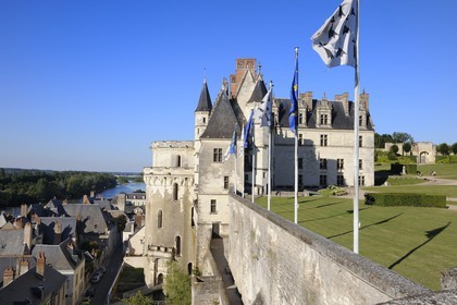 France, Indre et Loire (37), Vallée de la Loire classée Patrimoine mondial de l'UNESCO, château d'Amboise, le logis du Roi et la Tour des Minimes ou Cavalière