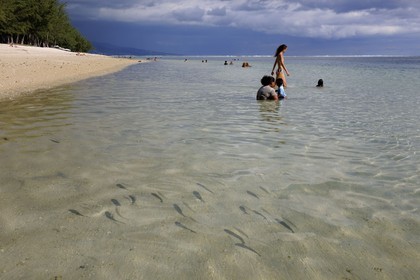 France, île de la Réunion, Saint-Paul, la plage du lagon de la Saline-les-Bains