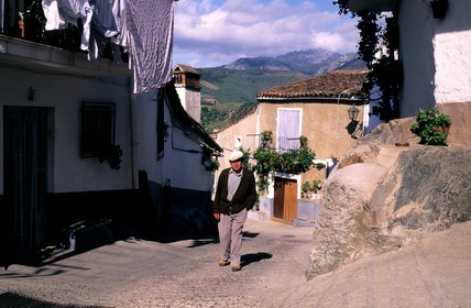Spain, Estremadura, Guadalupe, town alley