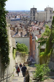 France, Rhone, Lyon, historical site listed as World Heritage by UNESCO, Vieux Lyon (Old Town), stairs to the Fourvière by the Montee des Chazeaux with a view on Saint Jean Cathedral (Saint John's Cathedral)