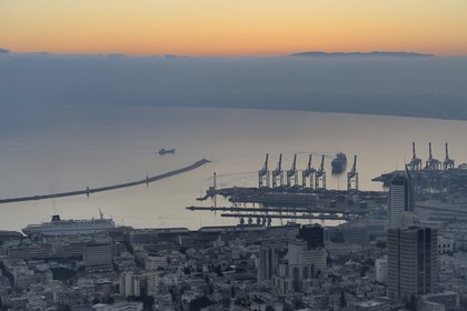 Israel, Haïfa, le centre ville et le port depuis le Mont Carmel