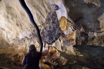 France, Dordogne, Montignac, the Atelier des Fac-Similés du Périgord (Perigord's Facsimile Workshop AFSP) specialised in mineral reproduction of prehistoric painted walls using “stone veil” patented technique and in charge of the Lascaux cave’s walls faithfull reconstitution, reproductions of the paintings, compulsory mention Atelier des Fac-Similés du Perigord