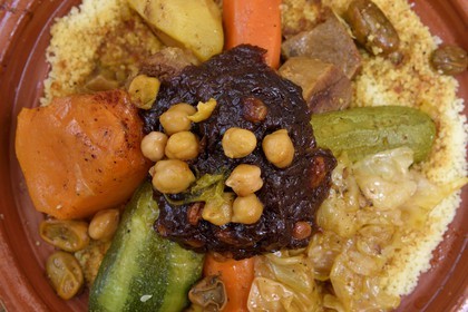 Maroc, Casablanca, restaurant La Sqala dans la Medina, couscous marocain