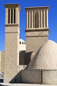 Iran, Province d'Ispahan, désert du Dasht-e Kavir, ville de Nain ou Na'in, un ab anbar (réservoir d'eau) avec des domes doubles et badgir ou tour du vent