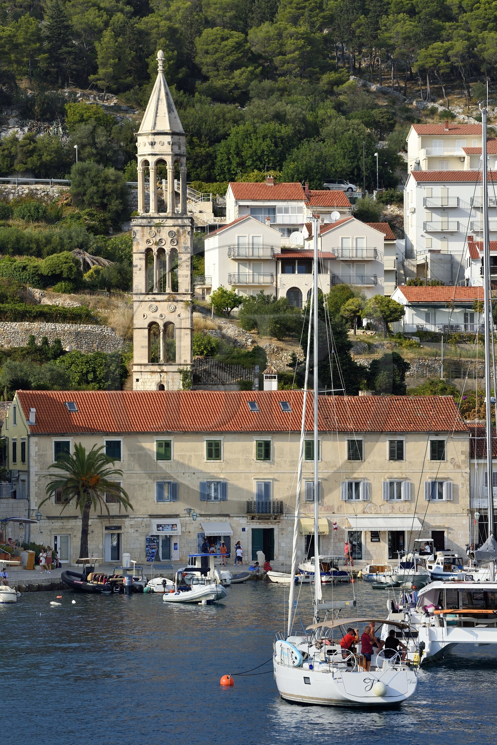 Croatie, Dalmatie, cote dalmate, Ile de Hvar, la ville de Hvar