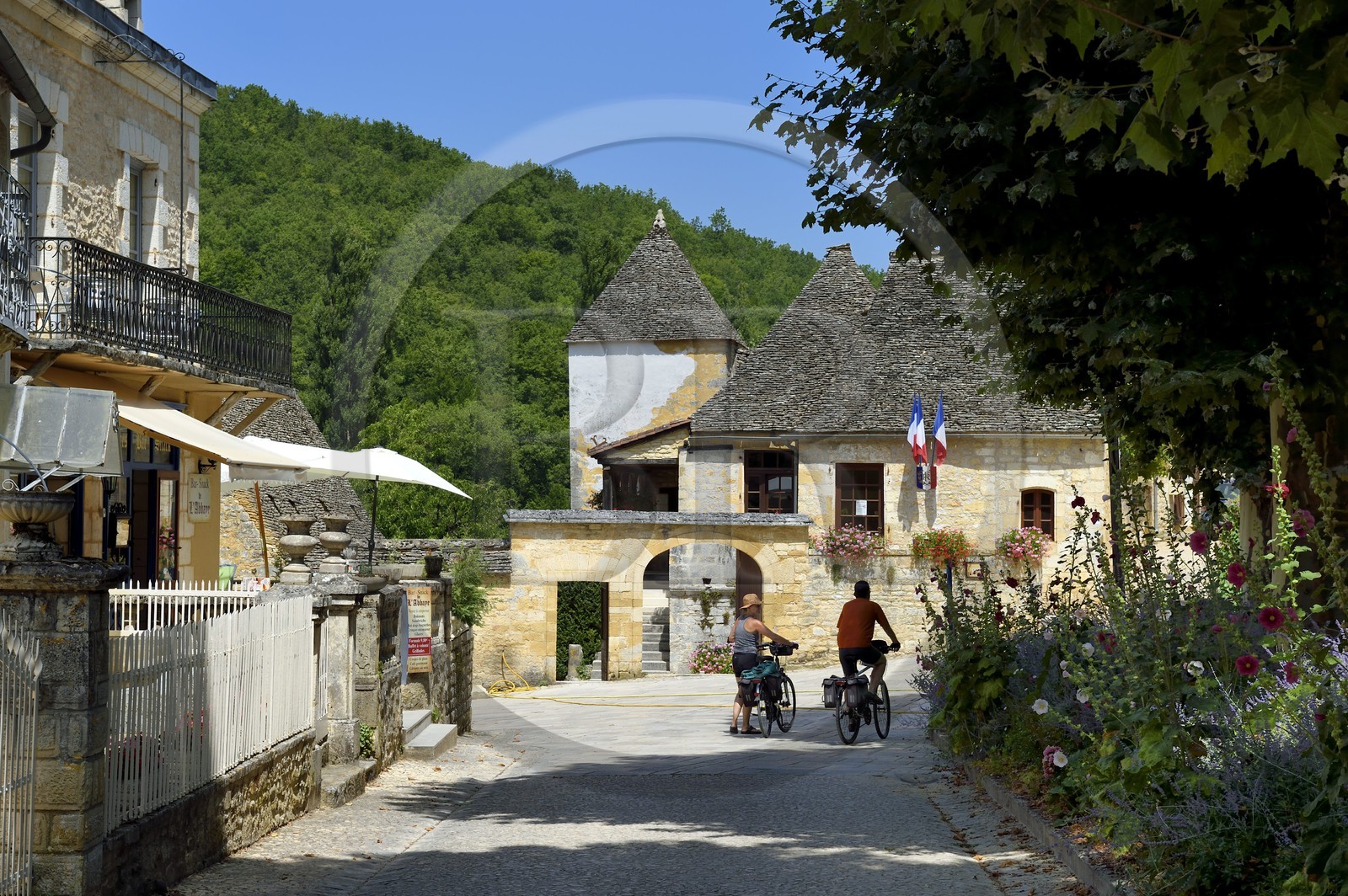 France, Dordogne, Perigord Noir, Saint Amand de Coly, labelled Les Plus Beaux Villages de France (The Most Beautiful Villages of France), the town hall in the background