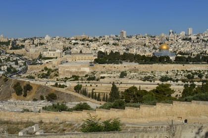 Israel, Jerusalem, holy city, the old town listed as World Heritage by UNESCO, the Dome of the Rock and the El Aqsa mosque on Haram el-Sharif seen from the Mount of Olives