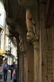 France, Morbihan, Gulf of Morbihan (Golfe du Morbihan), Vannes, 13 rue Saint Salomon, fantastic animals carved in wood decorate the half-timbered house Maison aux Lions