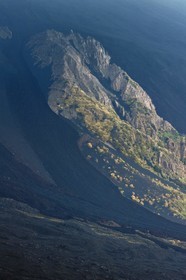 Italie, Sicile, Parc naturel régional de l’Etna, le Mont Etna, classé Patrimoine Mondial de l'UNESCO, Valle del Bove qui correspond à un effondrement d’une des parois de l’Etna créant un champ de roches volcaniques de 7 km par 6 km