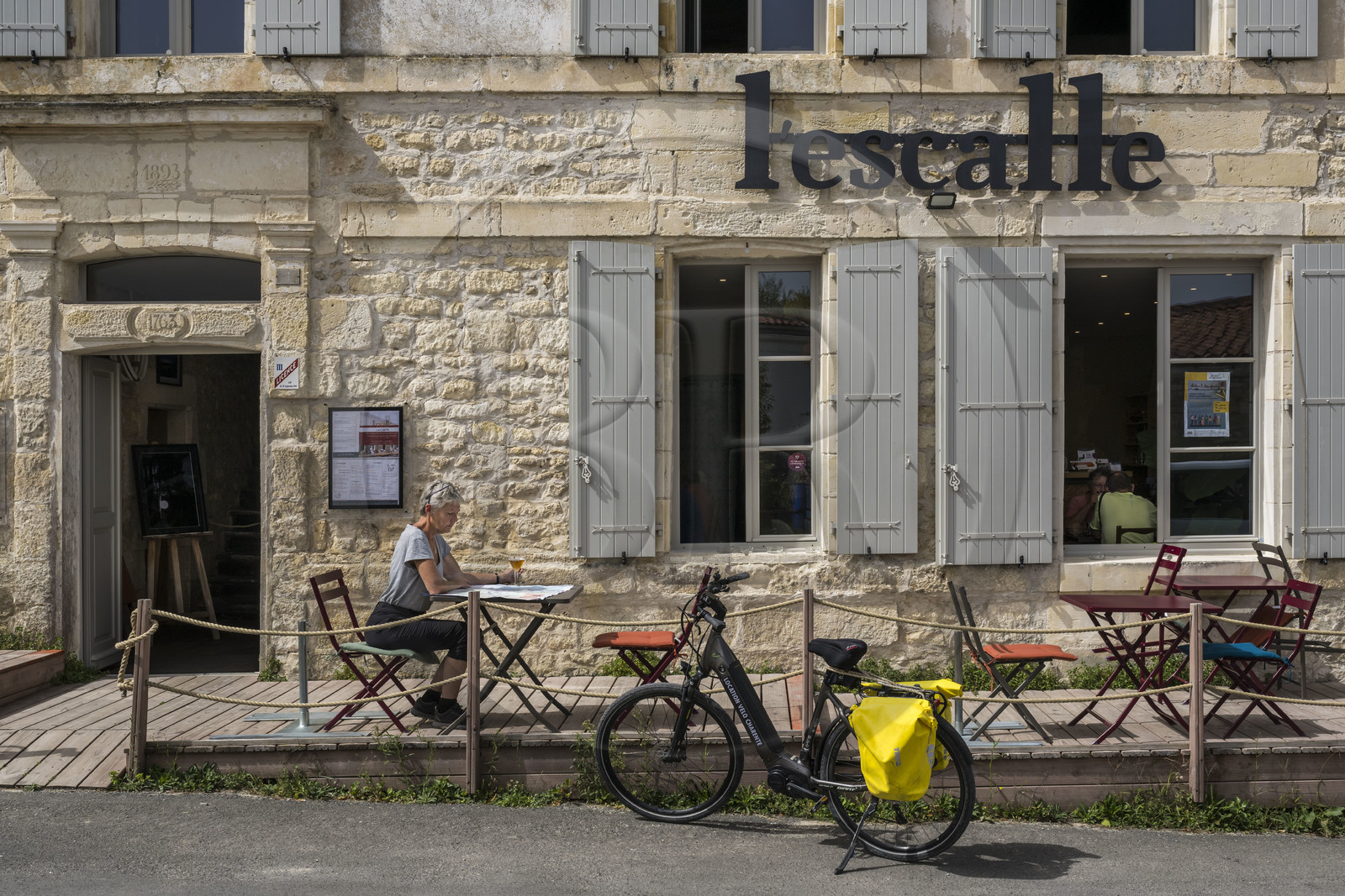 France, Charente-Maritime (17), Echillais, bistro L'Escale à la sortie du pont transbordeur de Rochefort