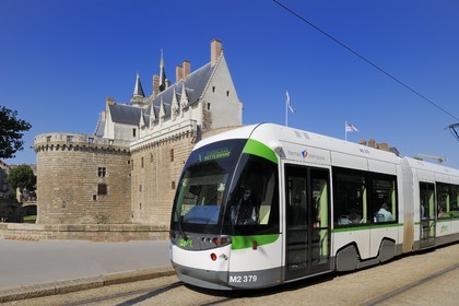 France, Loire-Atlantique (44), Nantes, le château des Ducs de Bretagne, le tramway de la Tan