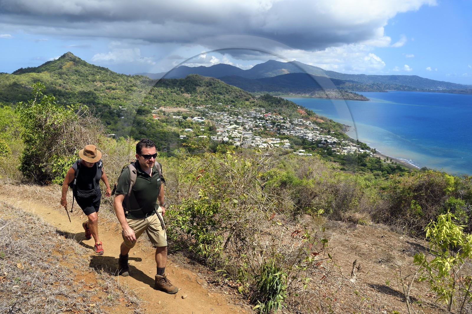 France, Ile de Mayotte, Grande-Terre, M'Tsamoudou, pointe de Saziley, randonneurs sur le sentier de grande randonnée faisant le tour de l'ile, le mont Bénara qui est le point culminant de l'ile en arrière plan
