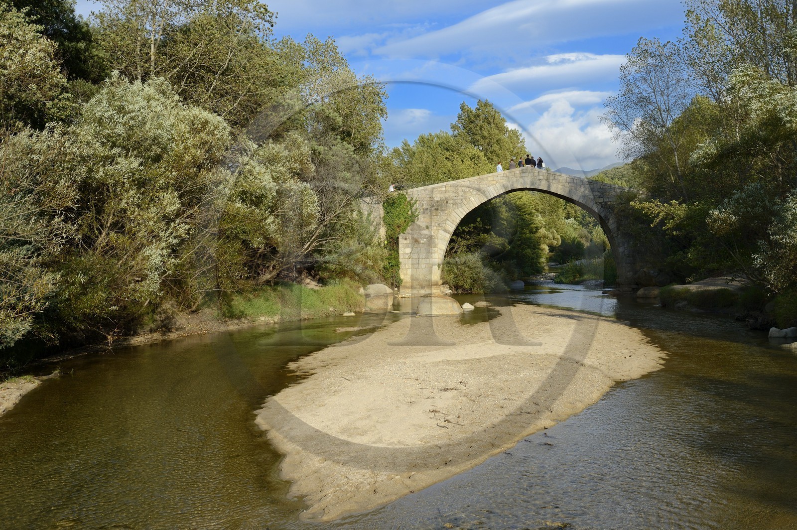France, Corse-du-Sud (2A), région de Sartène, Arbellara, le pont gênois Spin'a Cavallu (XIIème siècle) sur le Rizzanèse France, Corse-du-Sud (2A), région de Sartène, Arbellara, le pont gênois Spin'a Cavallu (XIIème siècle) sur le Rizzanèse