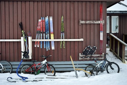 Norway, Svalbard, Spitzbergen, Longyearbyen, skis, luge, sleigh, rackets and bicycles