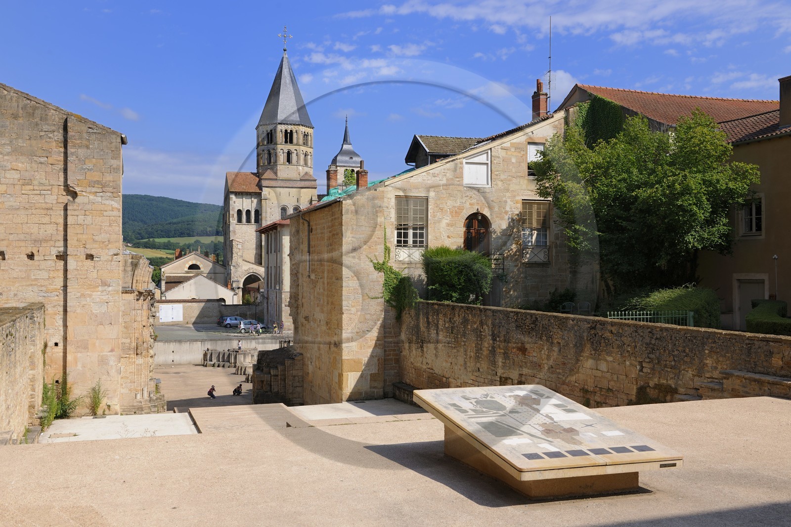 France, Saône et Loire (71), ancienne abbaye de Cluny, ruines et clocher de l'eau bénite (mention obligatoire RMN)