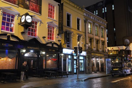 Royaume-Uni, Irlande du Nord, Belfast, le Crown Liquor Saloon fondé en 1826 est le seul pub à faire partie du National Trust (Monuments Historiques)