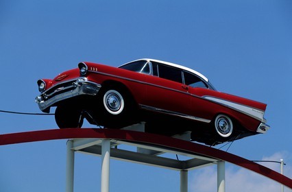 Etats-Unis, Floride, le Panhandle, ville de Destin, voiture des années 1950 en décoration d'une discothèque-bowling