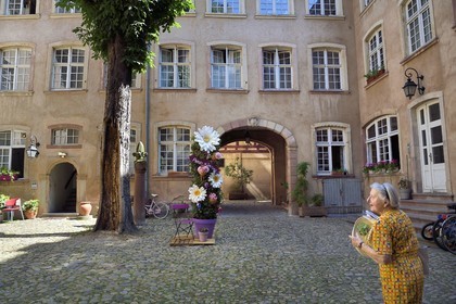 France, Bas Rhin, Strasbourg, old town listed as World Heritage by UNESCO, Jeanne Loesch storyteller and bard of the Alsatian language makes us discover the old Hotel de Rathsamhausen (1587)