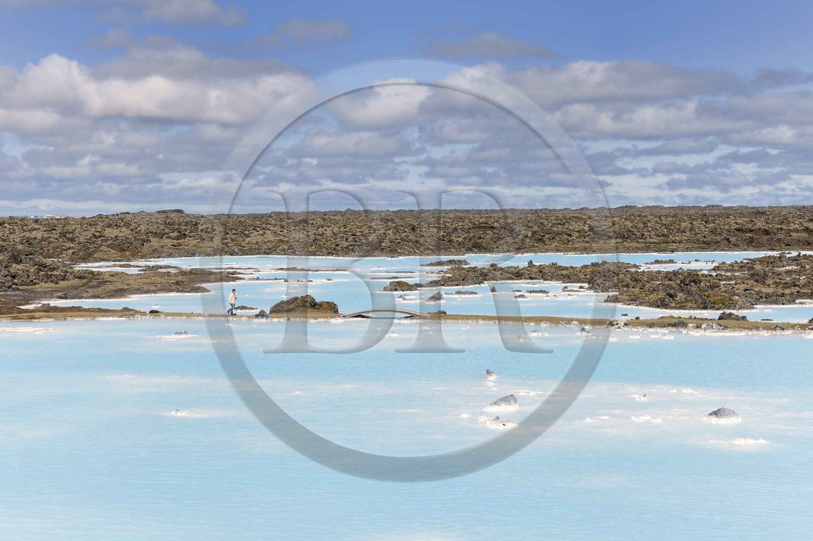 Islande, Grindavik, le Blue Lagoon au eaux très riches en silice (Usine géothermique)