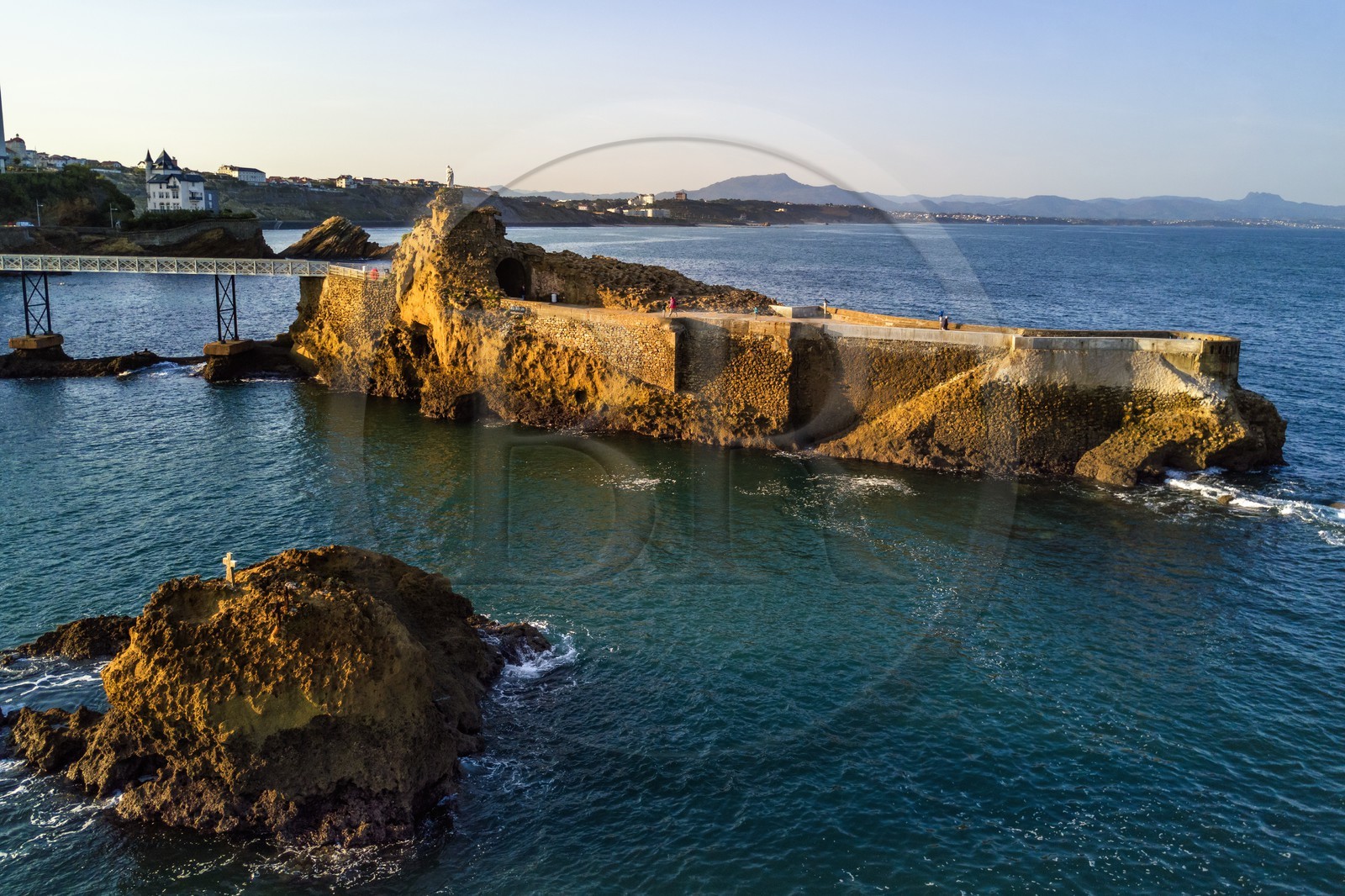 France, Pyrénées-Atlantiques (64), Pays-Basque, Biarritz, le Rocher de la Vierge (vue aérienne)