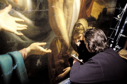 Belgique, Flandre, Anvers (Antwerpen), restauration de tableaux de Van Dyck au coeur de la cathédrale Notre-Dame