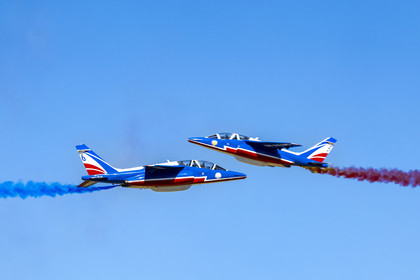 France, Bouches du Rhone, Salon de Provence, air base 701, base of the Patrouille de France (PAF for Patrouille acrobatique de France) of the French Air and Space Force, Crossing of solos figure during a training flight of Alphajet aircraft