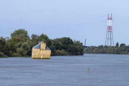 France, Loire-Atlantique (44), Couëron, collection d'art contemporain à ciel ouvert Estuaire, La Maison dans la Loire réalisé par l'artiste Jean-Luc Courcoult