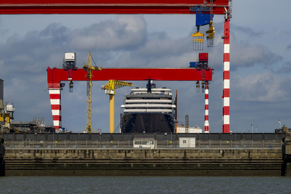 France, Loire-Atlantique (44), Saint-Nazaire, les Chantiers de l'Atlantique, Yacht de luxe en construction